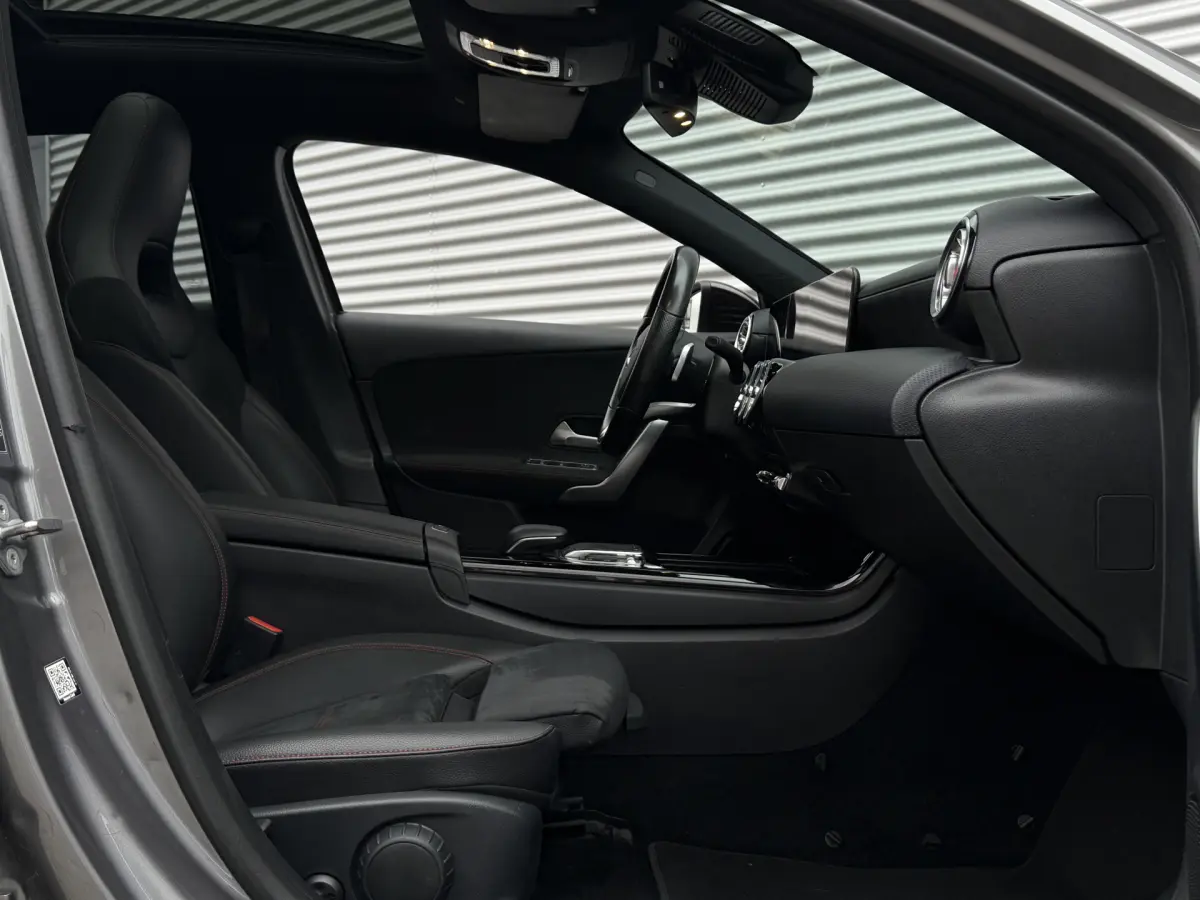 A-Klasse 250 Premium I Aut. I AMG I Leder I Pano.dak I Leder I Camera I Carplay