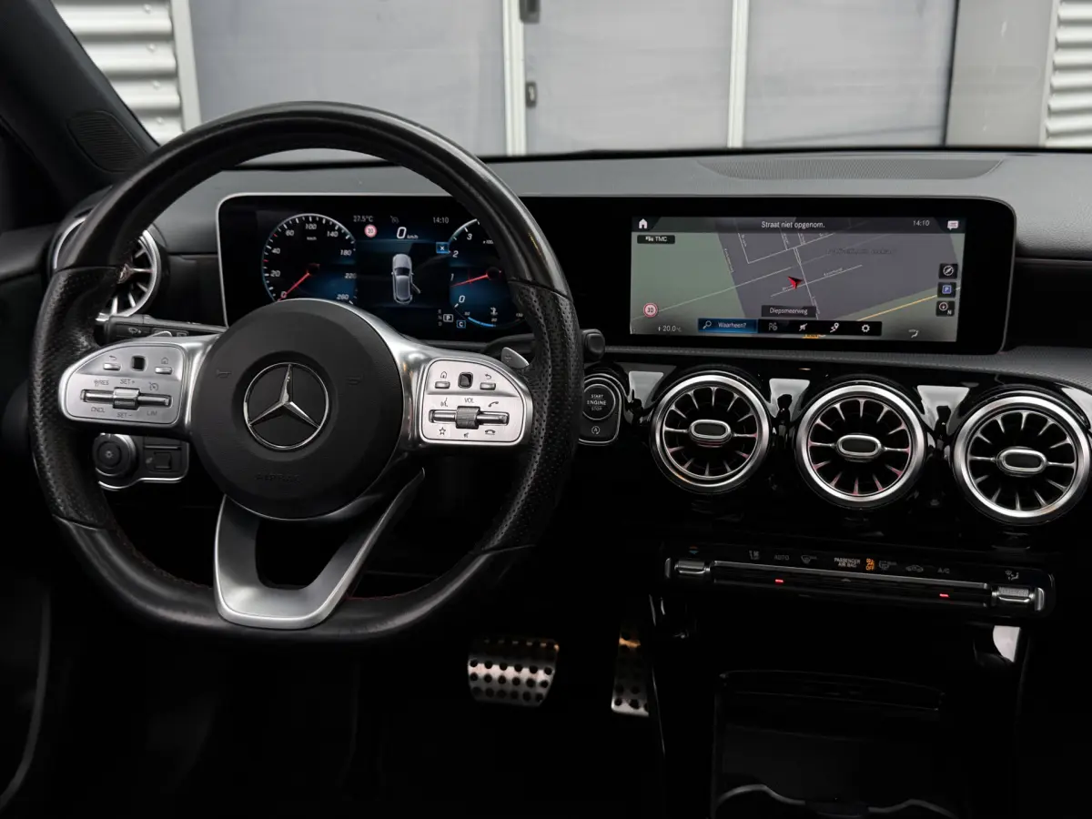 A-Klasse 250 Premium I Aut. I AMG I Leder I Pano.dak I Leder I Camera I Carplay