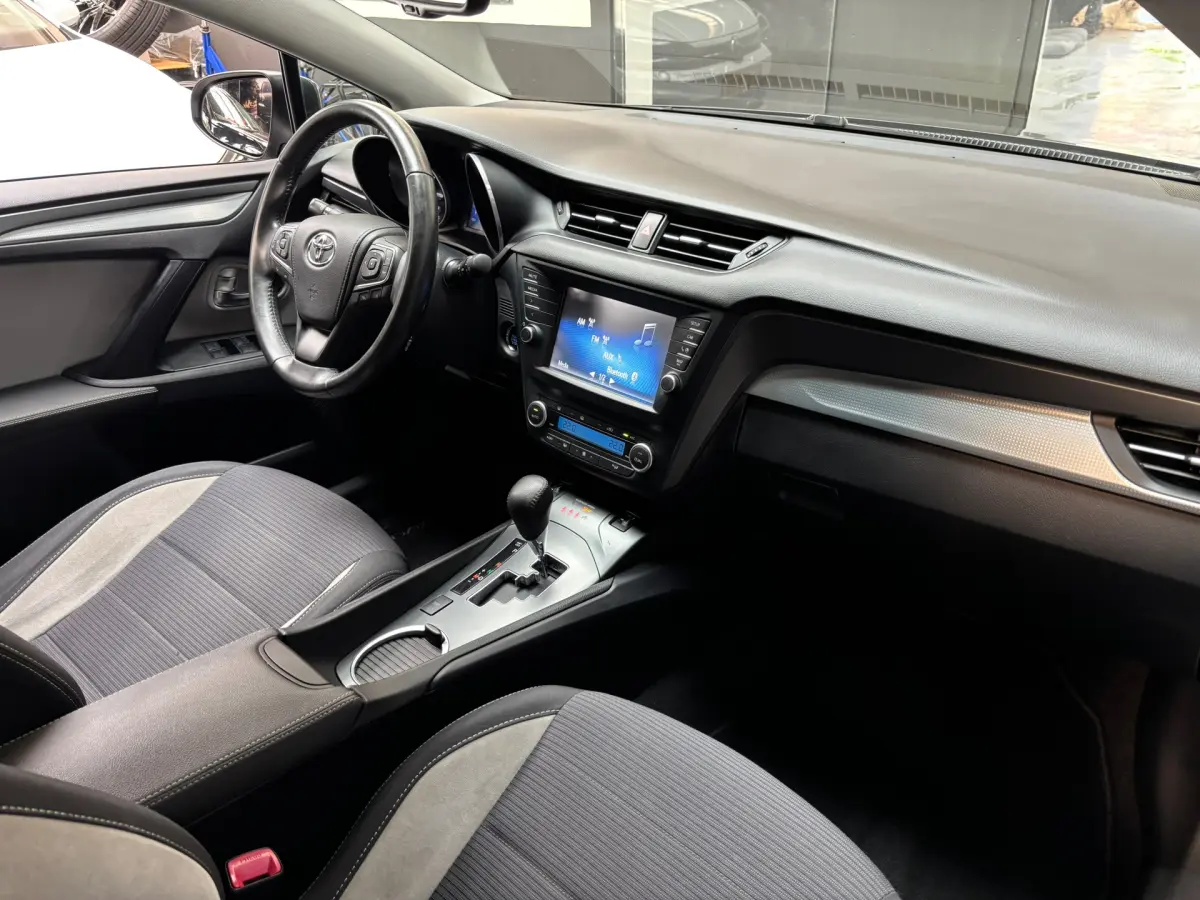Avensis Touring Sports 1.8 VVT-i Edition / Camera