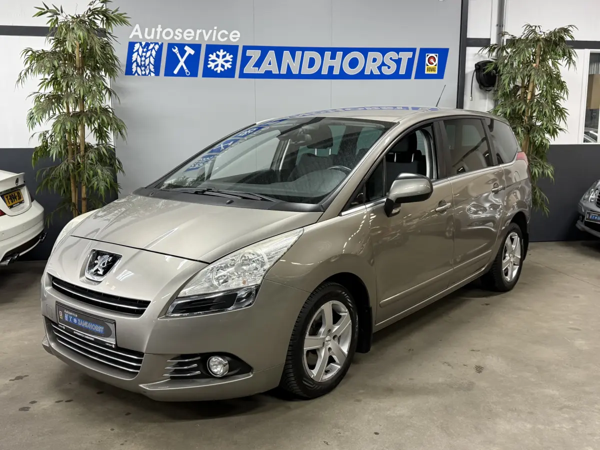 Peugeot 5008 2011 Benzine Automatisch leasen