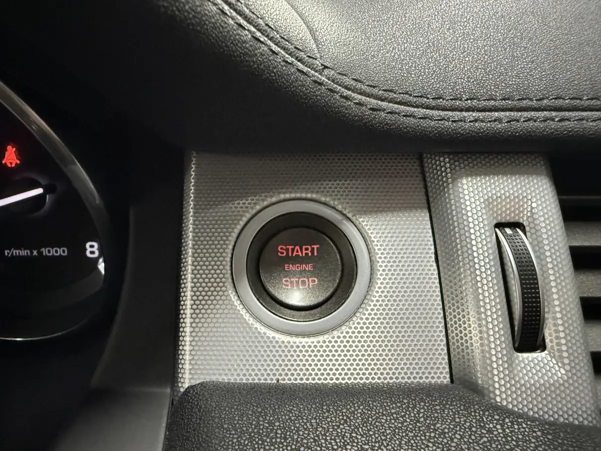 Range Rover Evoque 2.0 Si 4WD Prestige Business Edition // Leer // Meridian