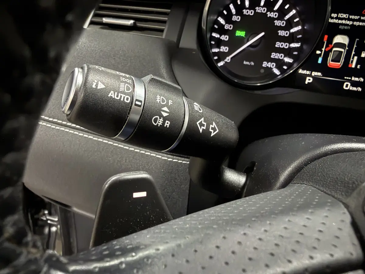 Range Rover Evoque 2.0 Si 4WD Prestige Business Edition // Leer // Meridian