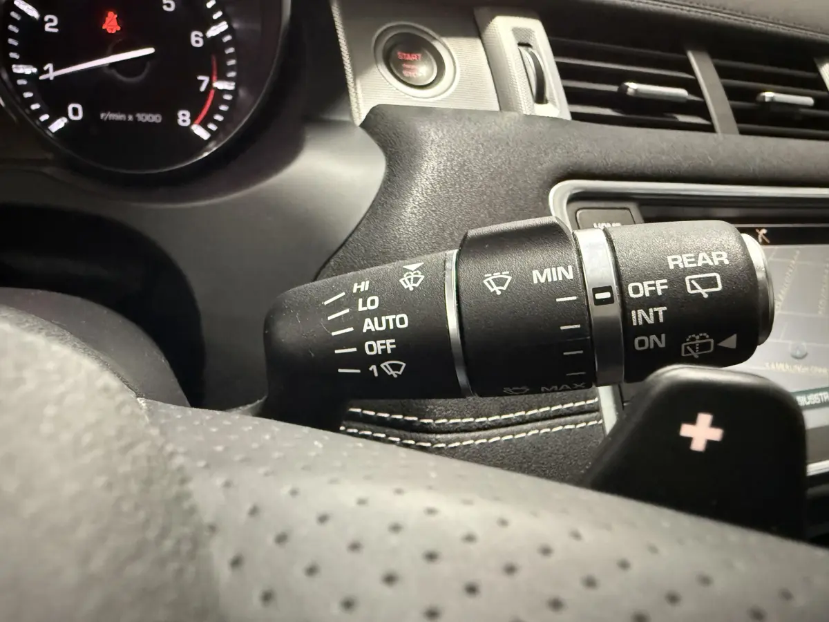 Range Rover Evoque 2.0 Si 4WD Prestige Business Edition // Leer // Meridian
