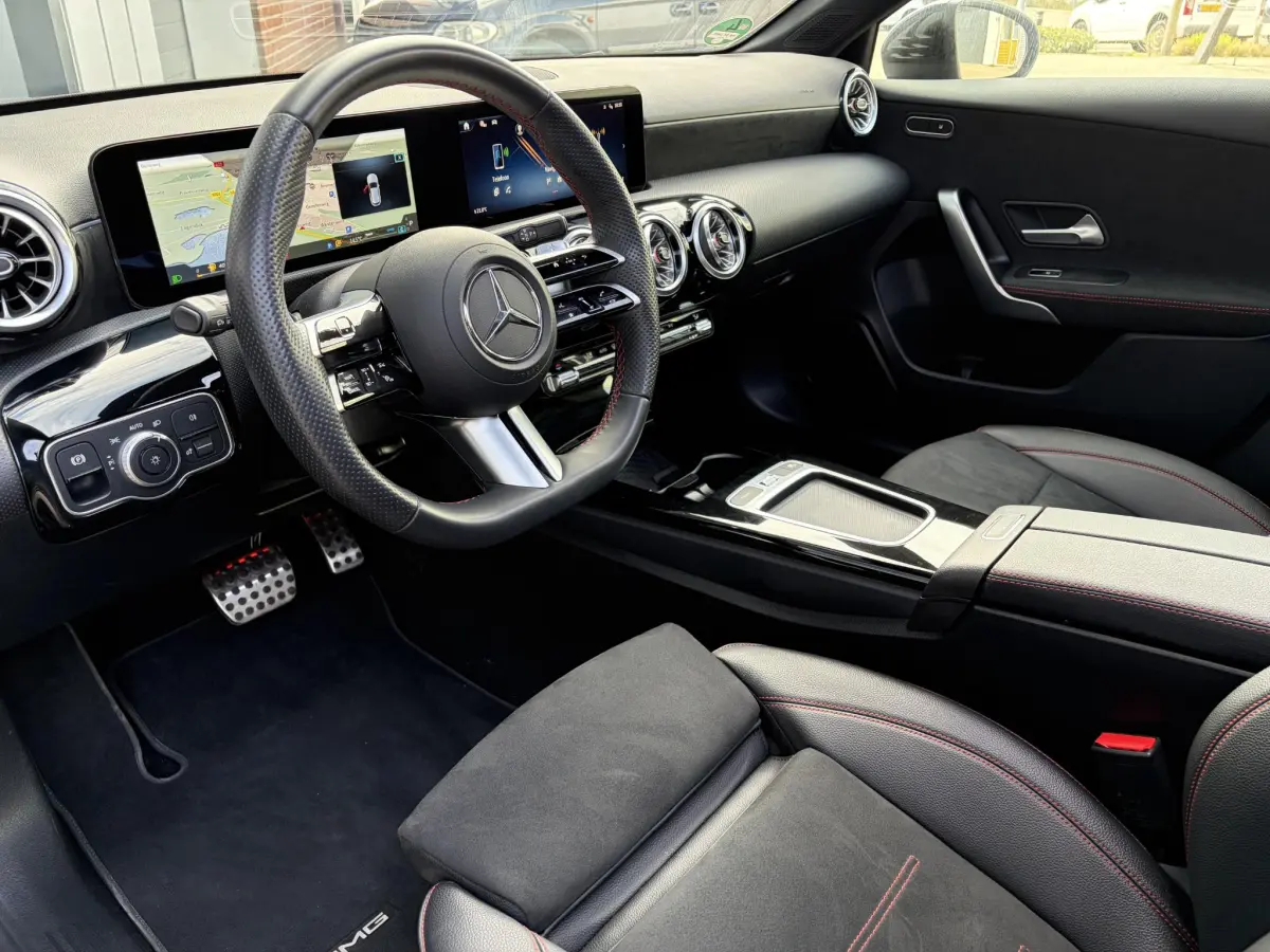 A-Klasse 180 Star Edition | Keyless | Pano | Sfeer | Camera | Stoel verwarming |