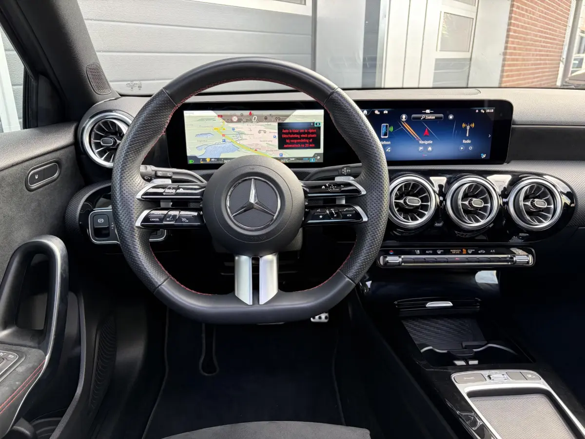A-Klasse 180 Star Edition | Keyless | Pano | Sfeer | Camera | Stoel verwarming |