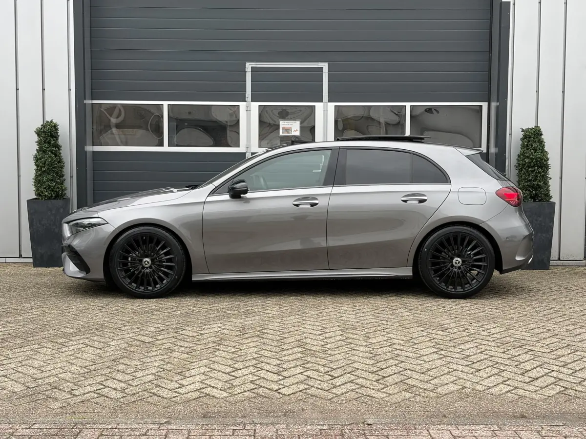 A-Klasse 180 Star Edition | Keyless | Pano | Sfeer | Camera | Stoel verwarming |