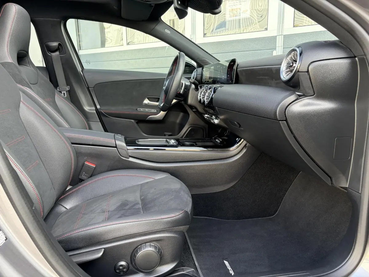 A-Klasse 180 Star Edition | Keyless | Pano | Sfeer | Camera | Stoel verwarming |