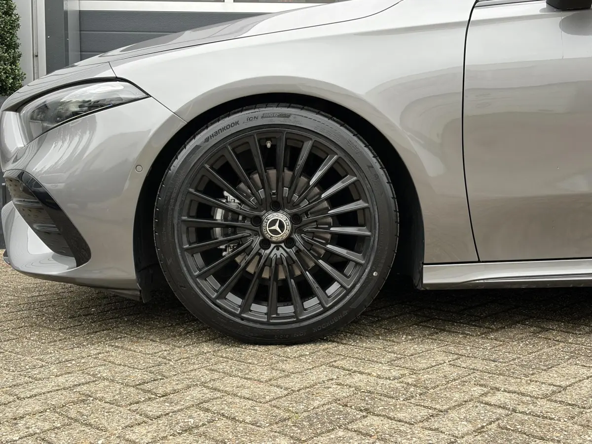 A-Klasse 180 Star Edition | Keyless | Pano | Sfeer | Camera | Stoel verwarming |