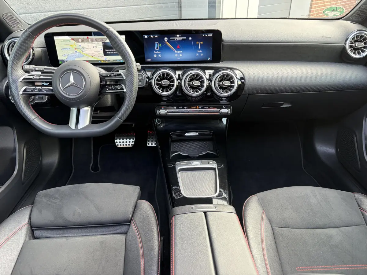 A-Klasse 180 Star Edition | Keyless | Pano | Sfeer | Camera | Stoel verwarming |