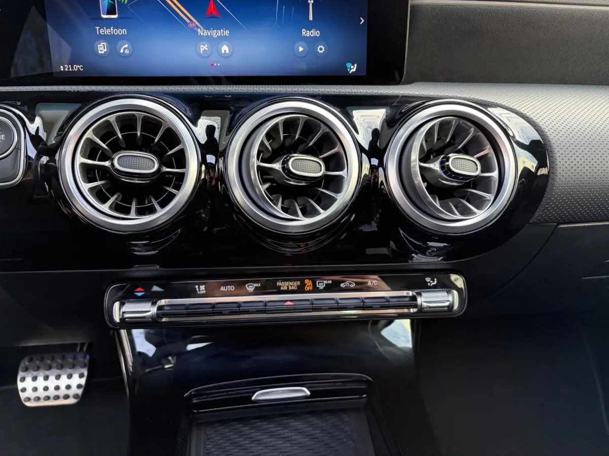 A-Klasse 180 Star Edition | Keyless | Pano | Sfeer | Camera | Stoel verwarming |