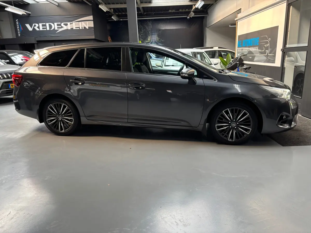 Avensis Touring Sports 1.8 VVT-i SkyView Edition / Camera