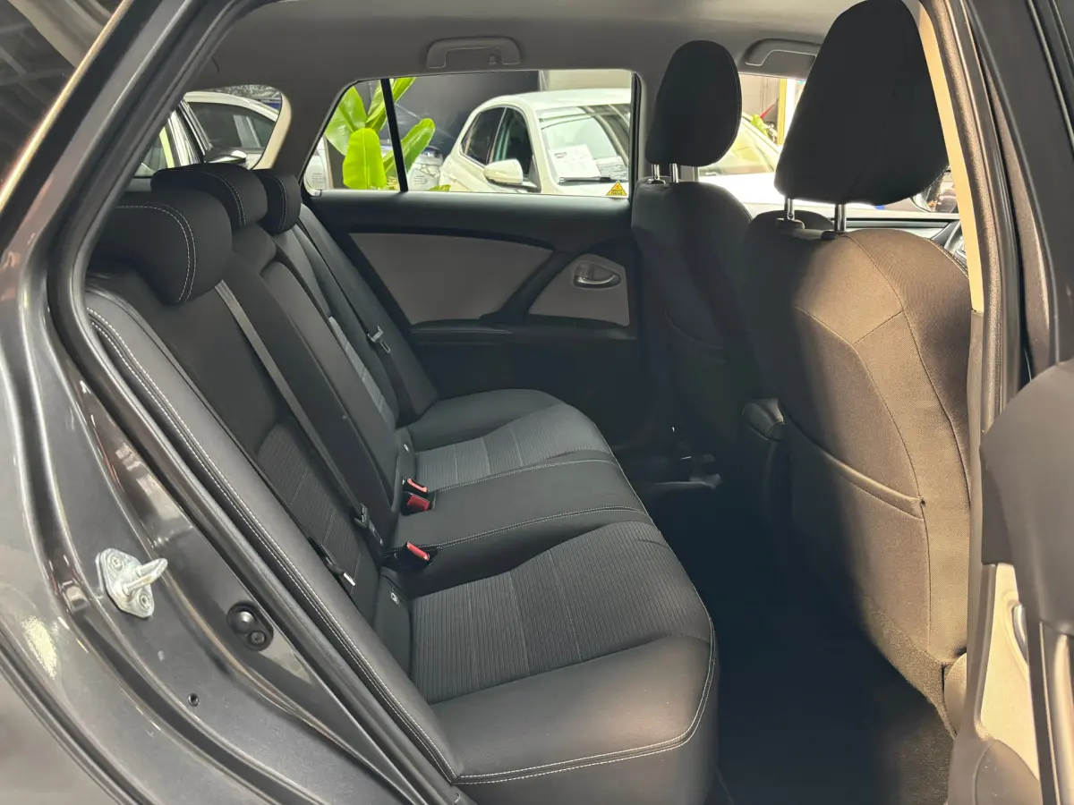 Avensis Touring Sports 1.8 VVT-i SkyView Edition / Camera