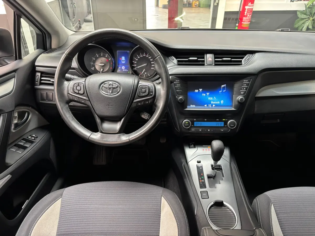 Avensis Touring Sports 1.8 VVT-i SkyView Edition / Camera