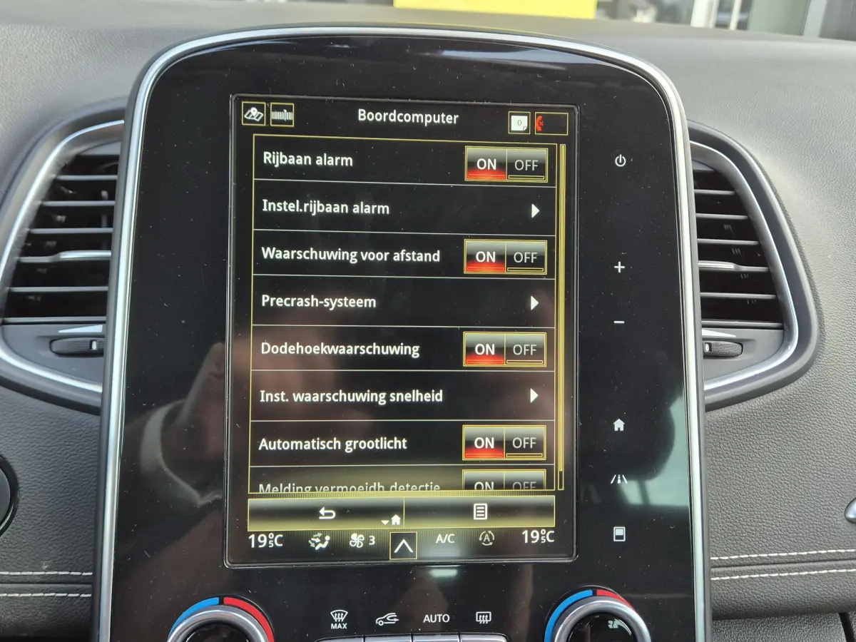 Grand Scénic 1.3 TCe 140 Techno 7pers. Camera, Blind Spot detectie, Navigatie, All Season banden
