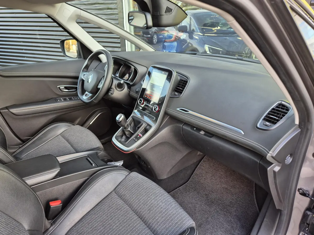 Grand Scénic 1.3 TCe 140 Techno 7pers. Camera, Blind Spot detectie, Navigatie, All Season banden