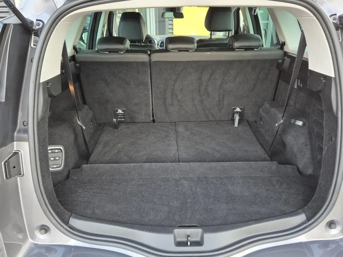 Grand Scénic 1.3 TCe 140 Techno 7pers. Camera, Blind Spot detectie, Navigatie, All Season banden