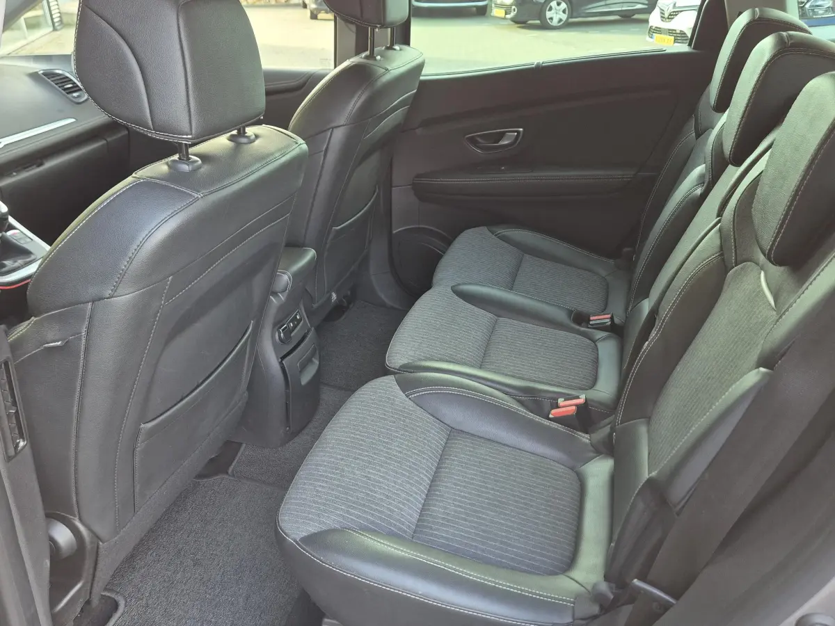 Grand Scénic 1.3 TCe 140 Techno 7pers. Camera, Blind Spot detectie, Navigatie, All Season banden