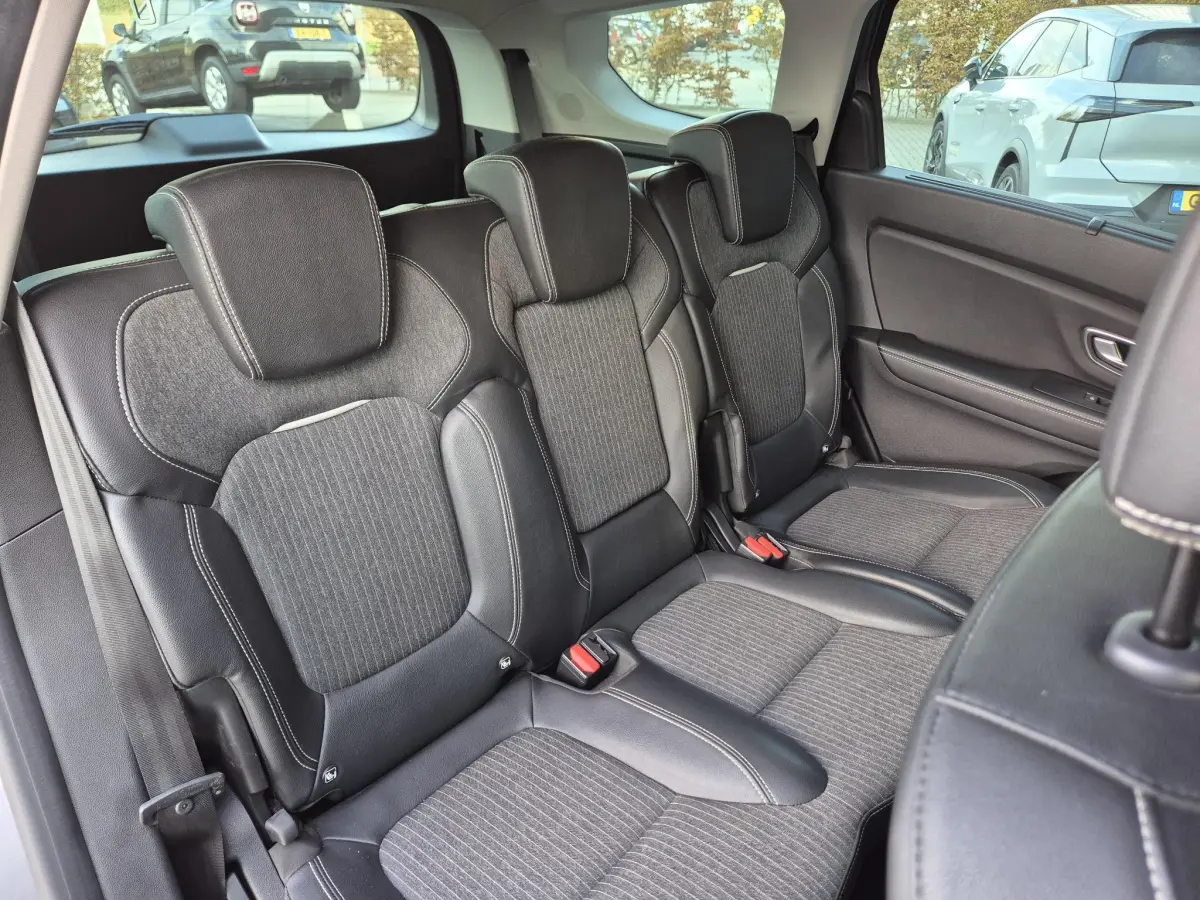 Grand Scénic 1.3 TCe 140 Techno 7pers. Camera, Blind Spot detectie, Navigatie, All Season banden