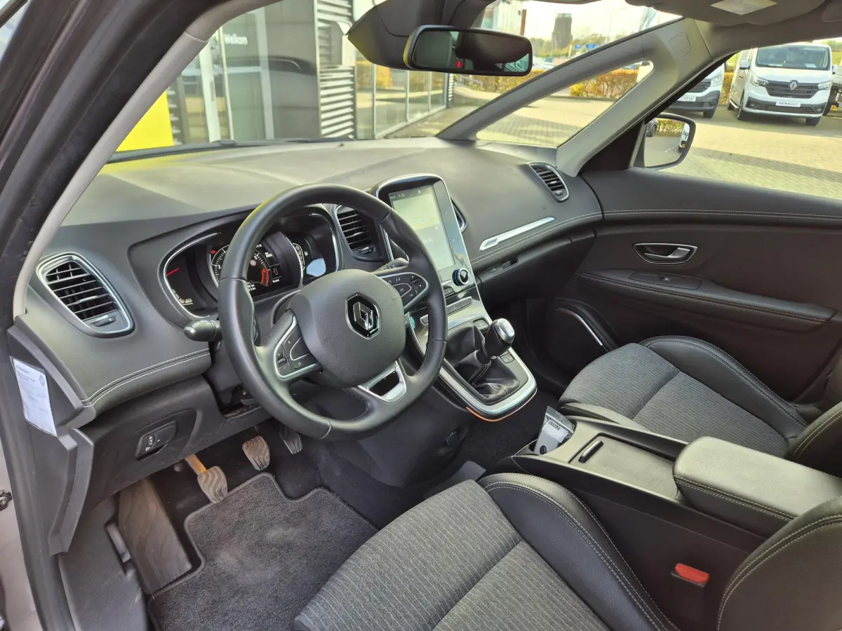 Grand Scénic 1.3 TCe 140 Techno 7pers. Camera, Blind Spot detectie, Navigatie, All Season banden