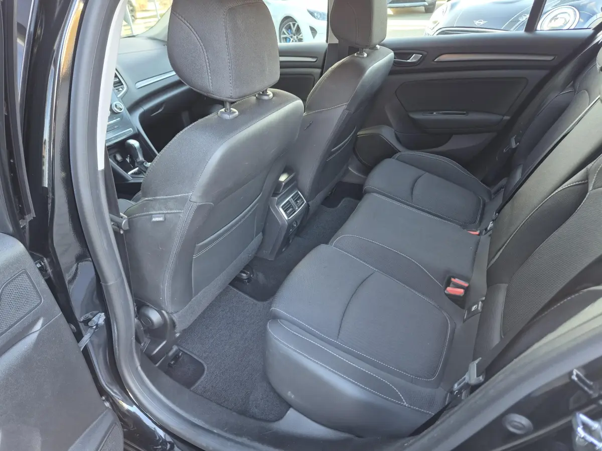 Mégane Estate 1.3 TCe 140 EDC AUTOMAAT Business Edt. Trekhaak, All Season banden, Navigatie, Apple/Android
