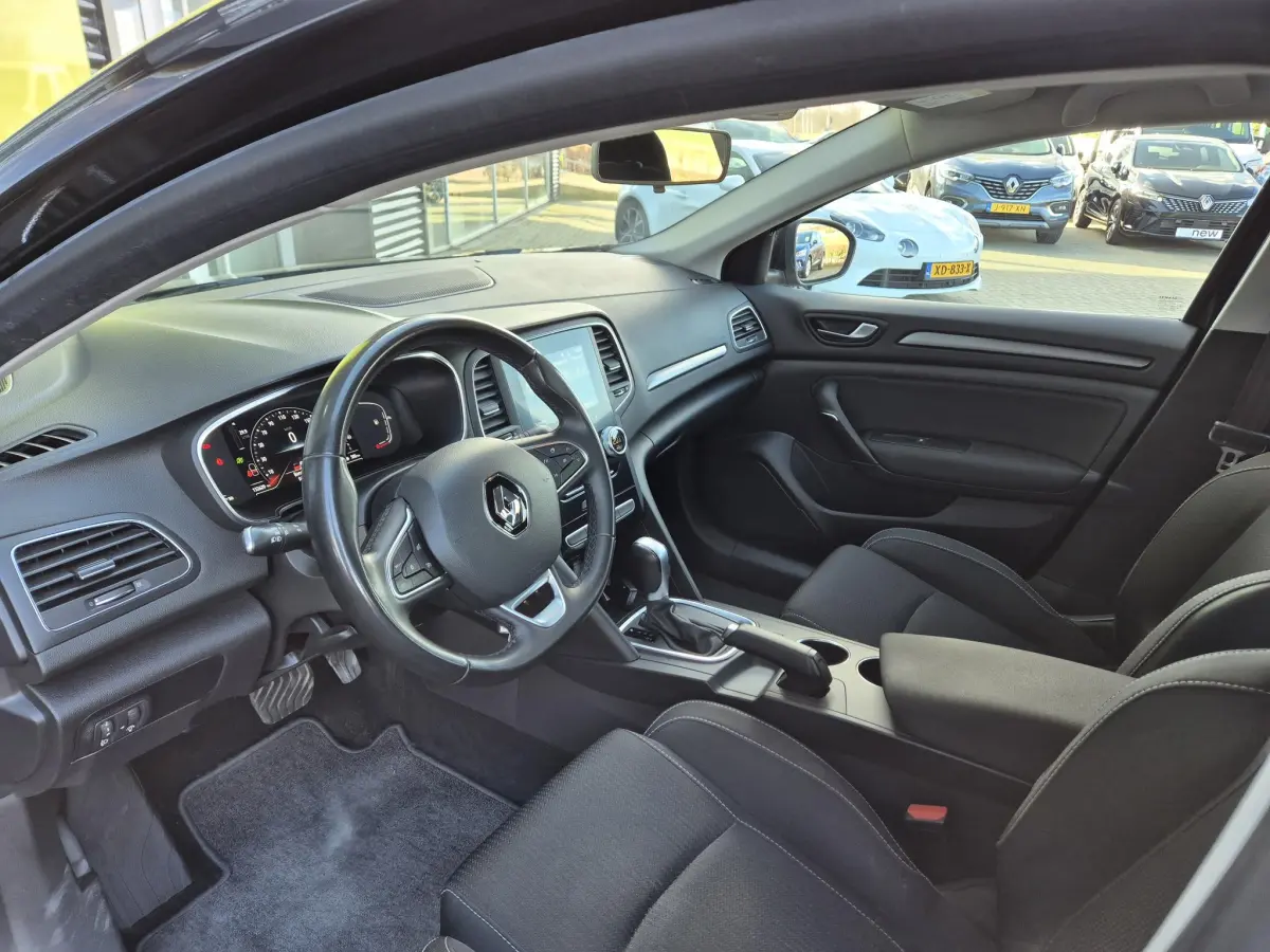 Mégane Estate 1.3 TCe 140 EDC AUTOMAAT Business Edt. Trekhaak, All Season banden, Navigatie, Apple/Android