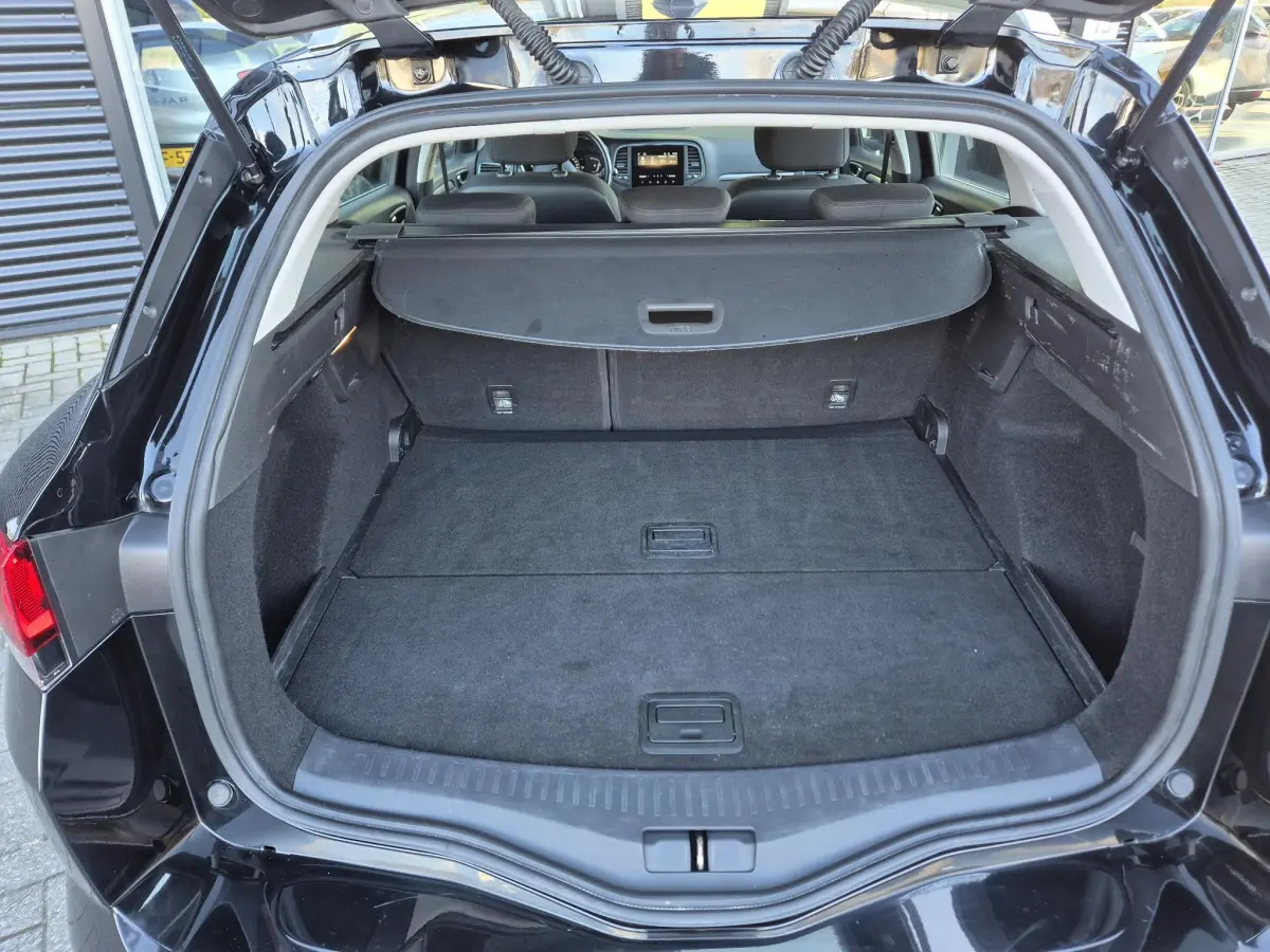 Mégane Estate 1.3 TCe 140 EDC AUTOMAAT Business Edt. Trekhaak, All Season banden, Navigatie, Apple/Android