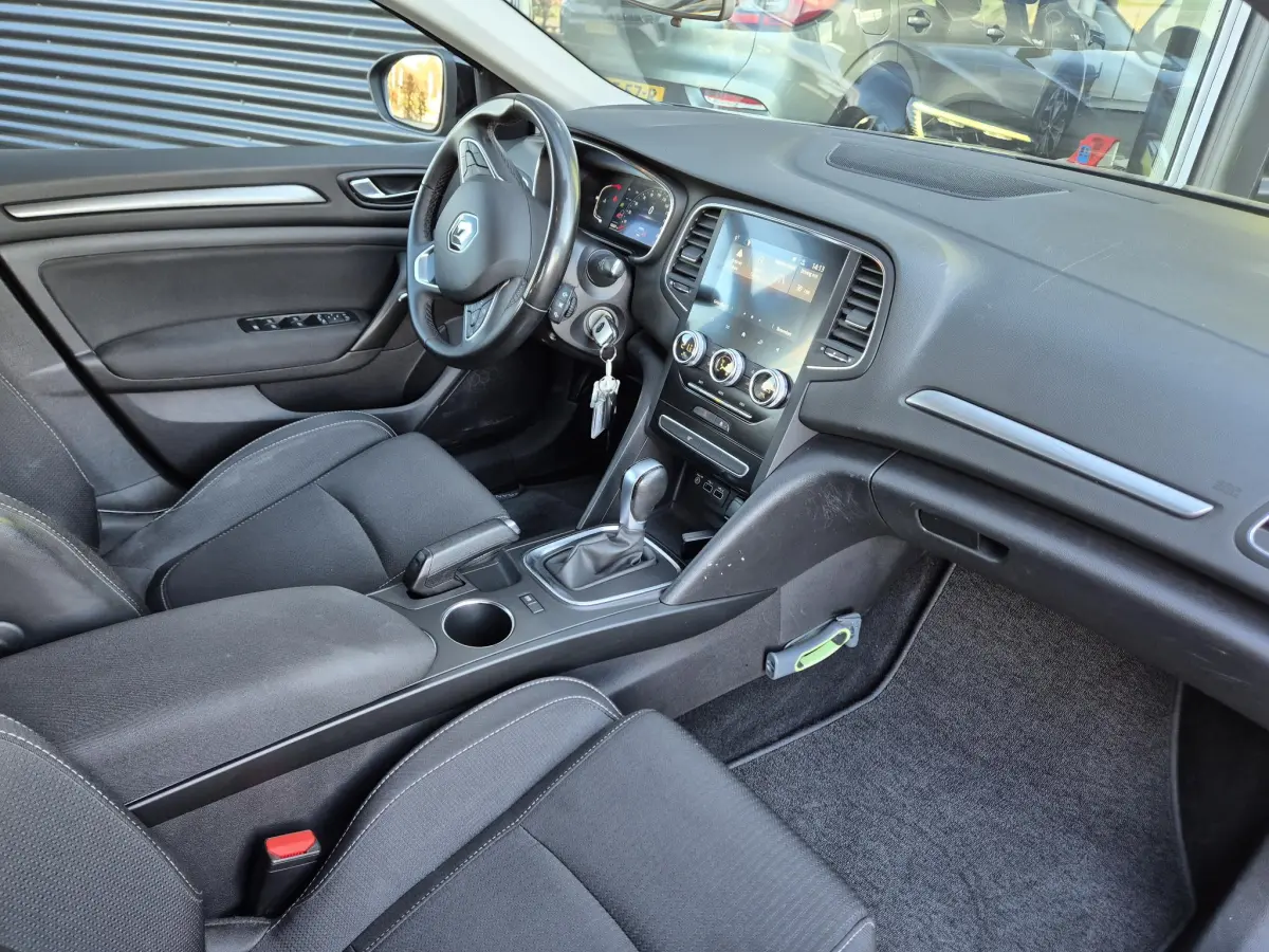 Mégane Estate 1.3 TCe 140 EDC AUTOMAAT Business Edt. Trekhaak, All Season banden, Navigatie, Apple/Android