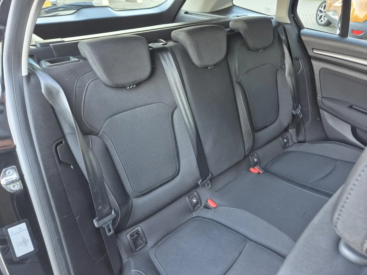 Mégane Estate 1.3 TCe 140 EDC AUTOMAAT Business Edt. Trekhaak, All Season banden, Navigatie, Apple/Android