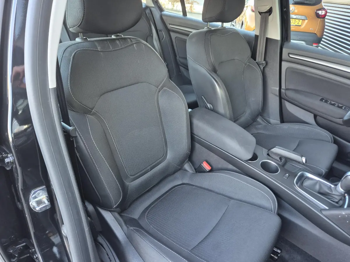Mégane Estate 1.3 TCe 140 EDC AUTOMAAT Business Edt. Trekhaak, All Season banden, Navigatie, Apple/Android