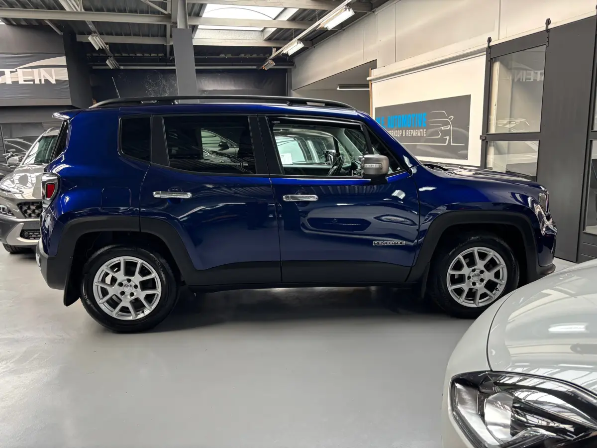 Renegade 1.0T-e Limited / Navigatie