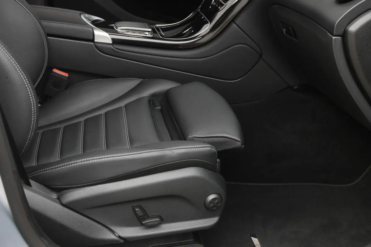 GLC 300e 4MATIC Business Solution AMG I PHEV I Aut. I Navi I Leder I Camera
