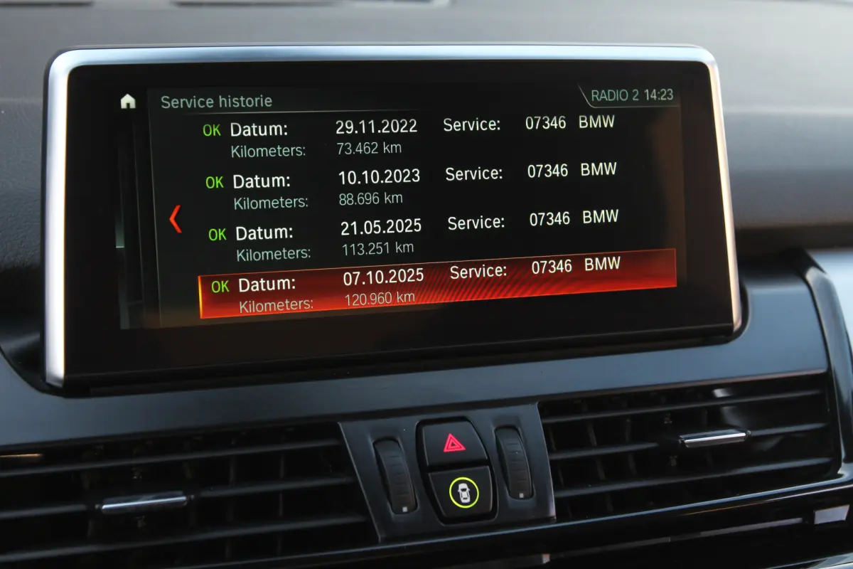 2 Serie Active Tourer 218i Corporate Lease Executive I Aut. I Navi I Climate Control I HUD