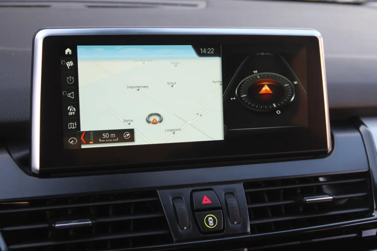 2 Serie Active Tourer 218i Corporate Lease Executive I Aut. I Navi I Climate Control I HUD