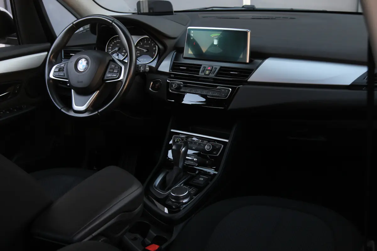 2 Serie Active Tourer 218i Corporate Lease Executive I Aut. I Navi I Climate Control I HUD