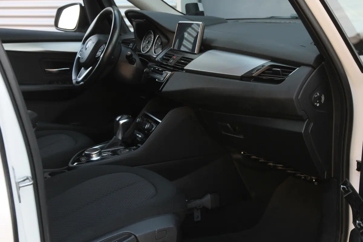 2 Serie Active Tourer 218i Corporate Lease Executive I Aut. I Navi I Climate Control I HUD