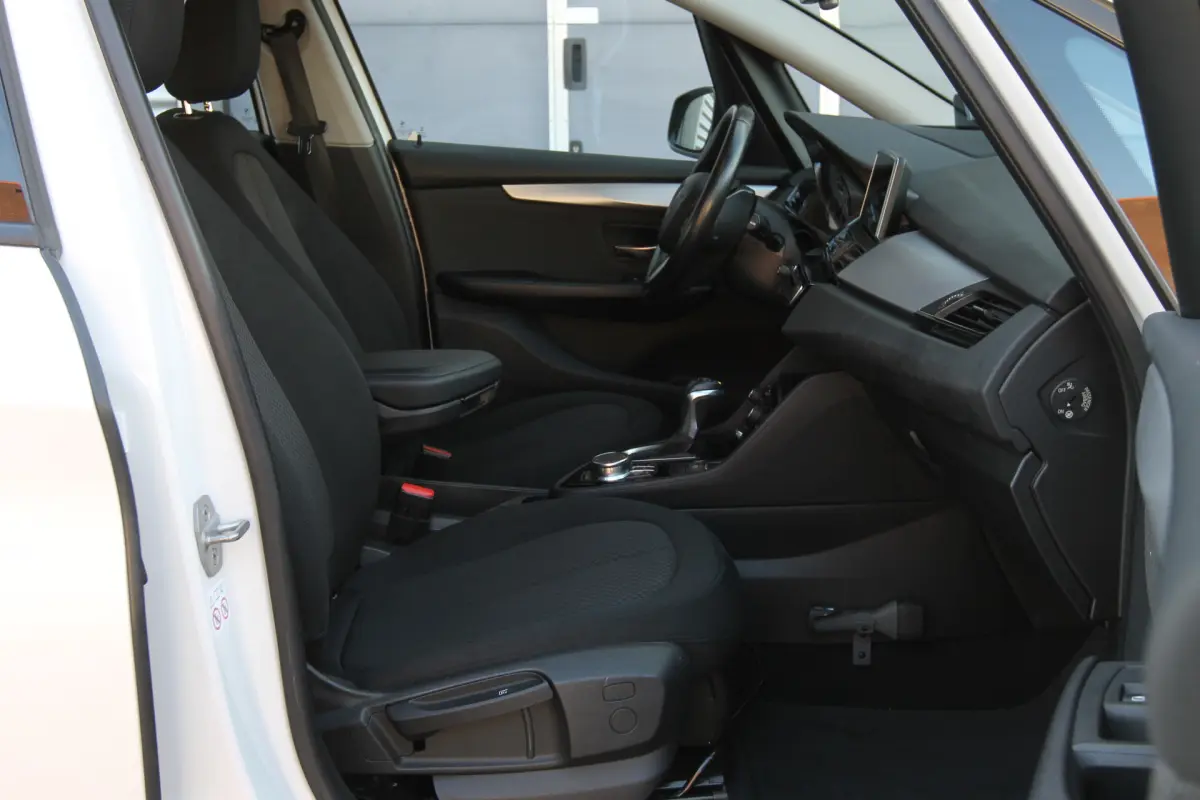 2 Serie Active Tourer 218i Corporate Lease Executive I Aut. I Navi I Climate Control I HUD
