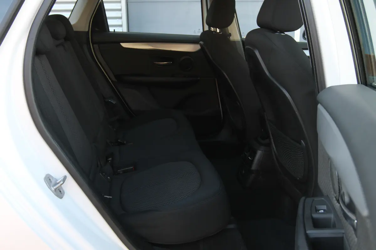 2 Serie Active Tourer 218i Corporate Lease Executive I Aut. I Navi I Climate Control I HUD