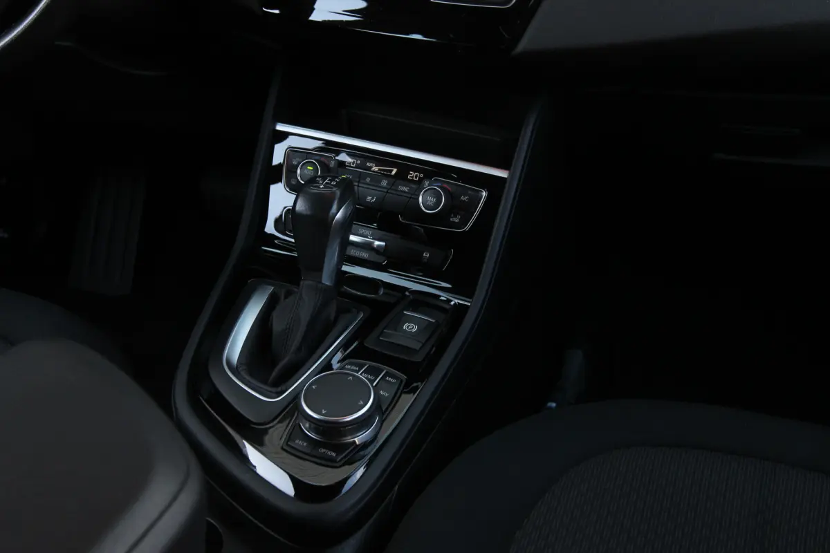 2 Serie Active Tourer 218i Corporate Lease Executive I Aut. I Navi I Climate Control I HUD