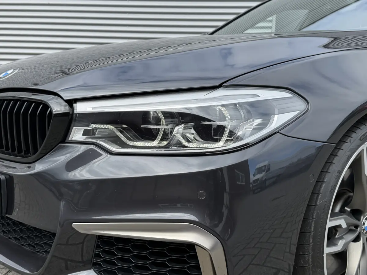 5 Serie M550i xDrive High Executive I Aut. I 463 PK I Leder I Schuifdak I Carplay