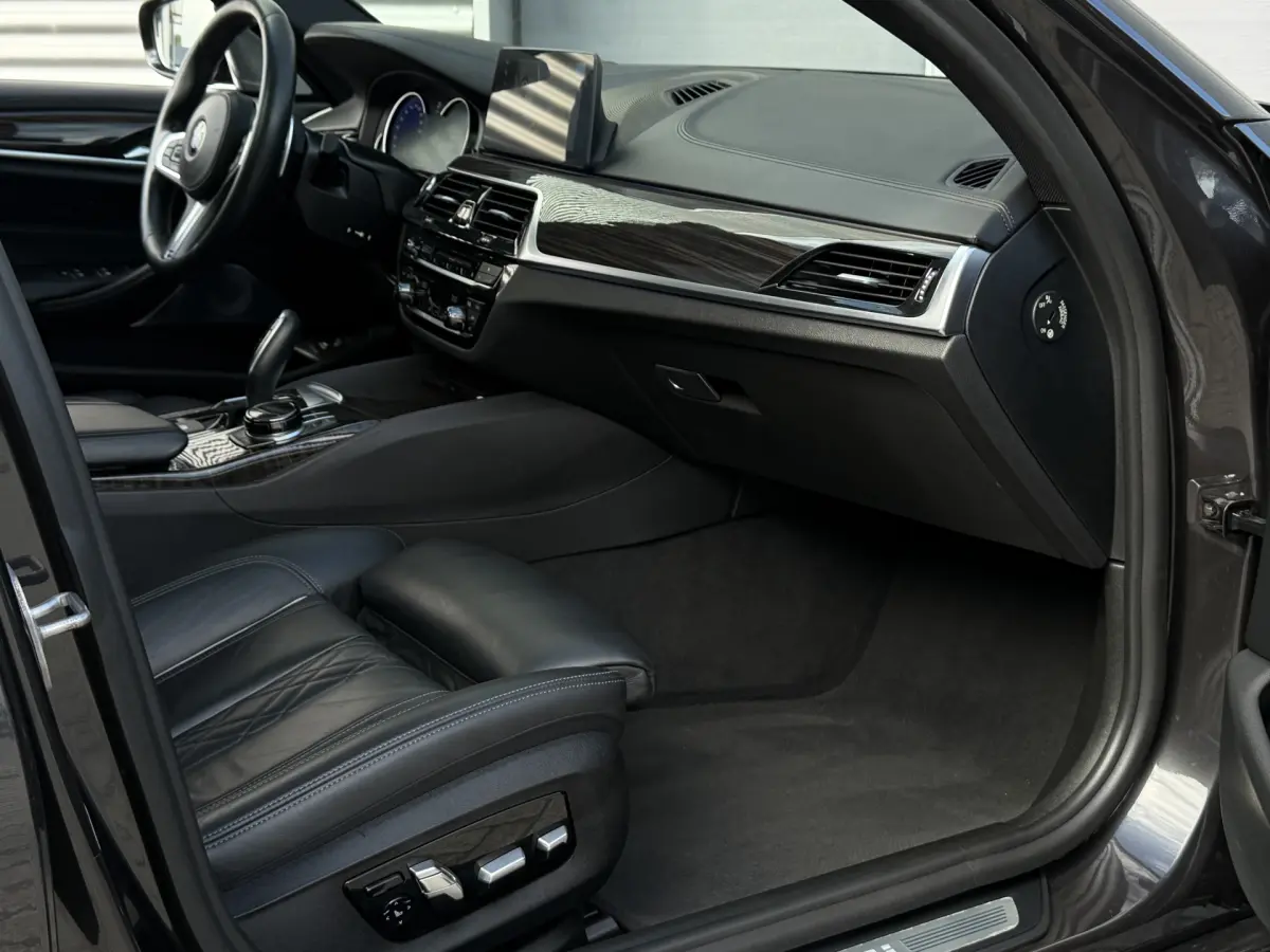 5 Serie M550i xDrive High Executive I Aut. I 463 PK I Leder I Schuifdak I Carplay