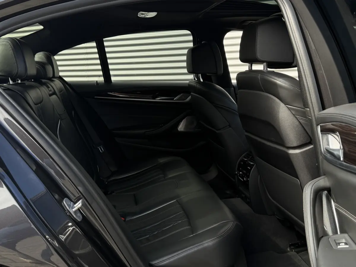 5 Serie M550i xDrive High Executive I Aut. I 463 PK I Leder I Schuifdak I Carplay
