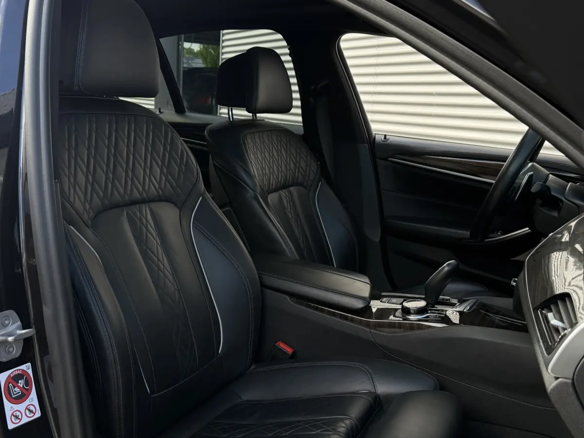 5 Serie M550i xDrive High Executive I Aut. I 463 PK I Leder I Schuifdak I Carplay