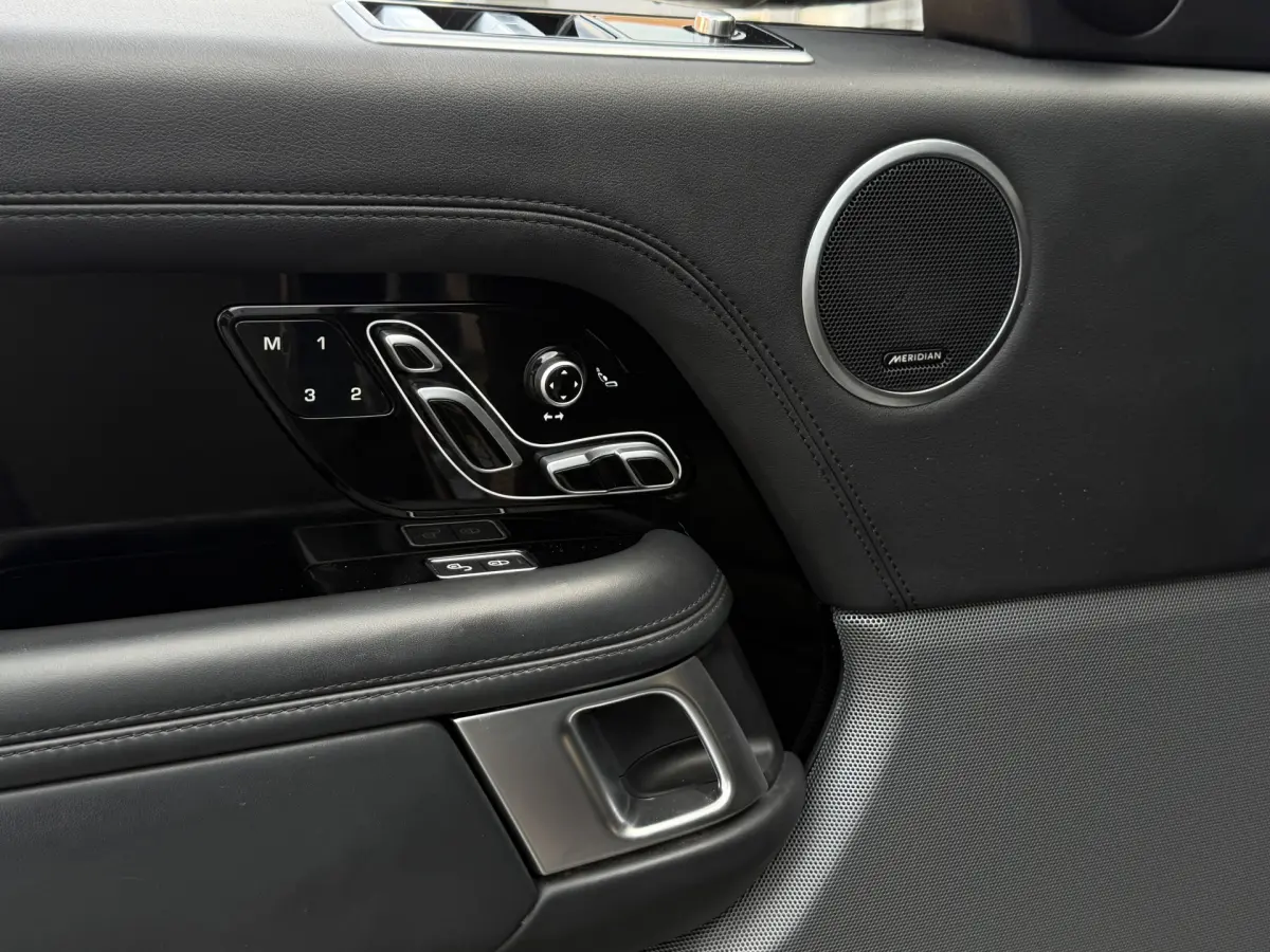 Range Rover P400e Vogue I PHEV I Aut. I Pano.dak I Carplay I Camera I Leder