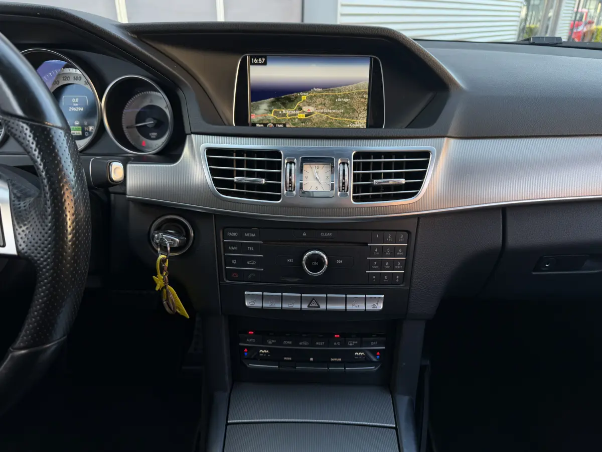 E-Klasse Estate 300 BlueTEC HYBRID Prestige Avantgarde AMG I Aut. I Leder I Schuifdak I Navi