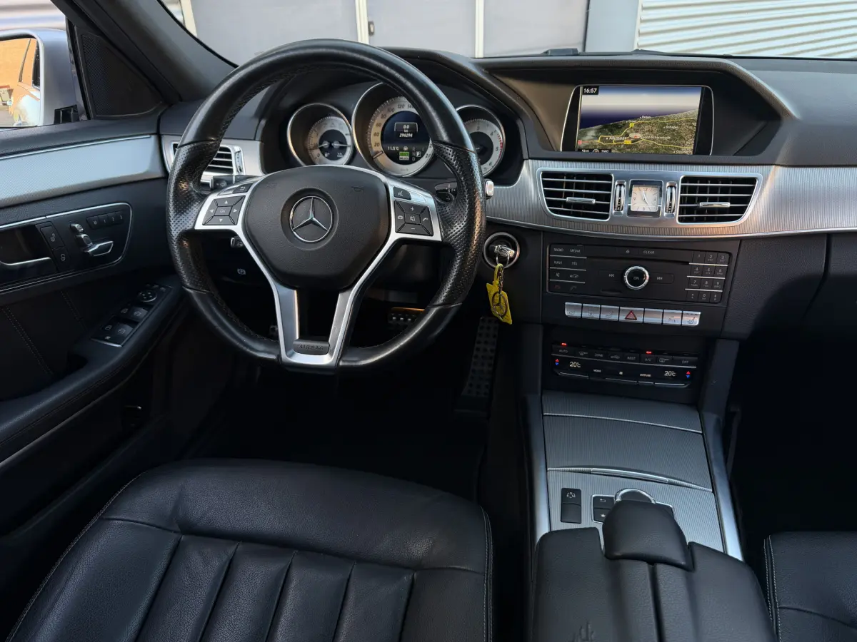E-Klasse Estate 300 BlueTEC HYBRID Prestige Avantgarde AMG I Aut. I Leder I Schuifdak I Navi