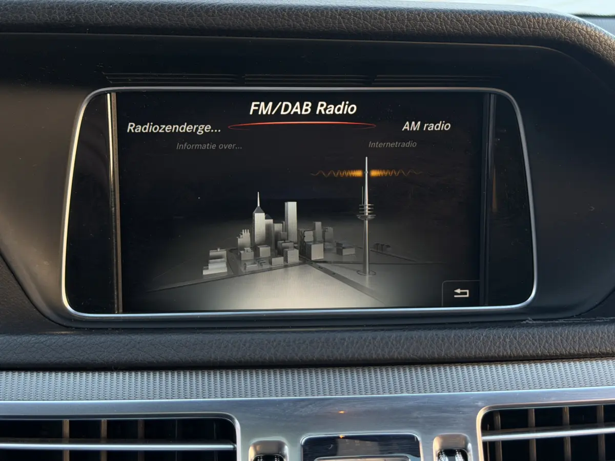E-Klasse Estate 300 BlueTEC HYBRID Prestige Avantgarde AMG I Aut. I Leder I Schuifdak I Navi