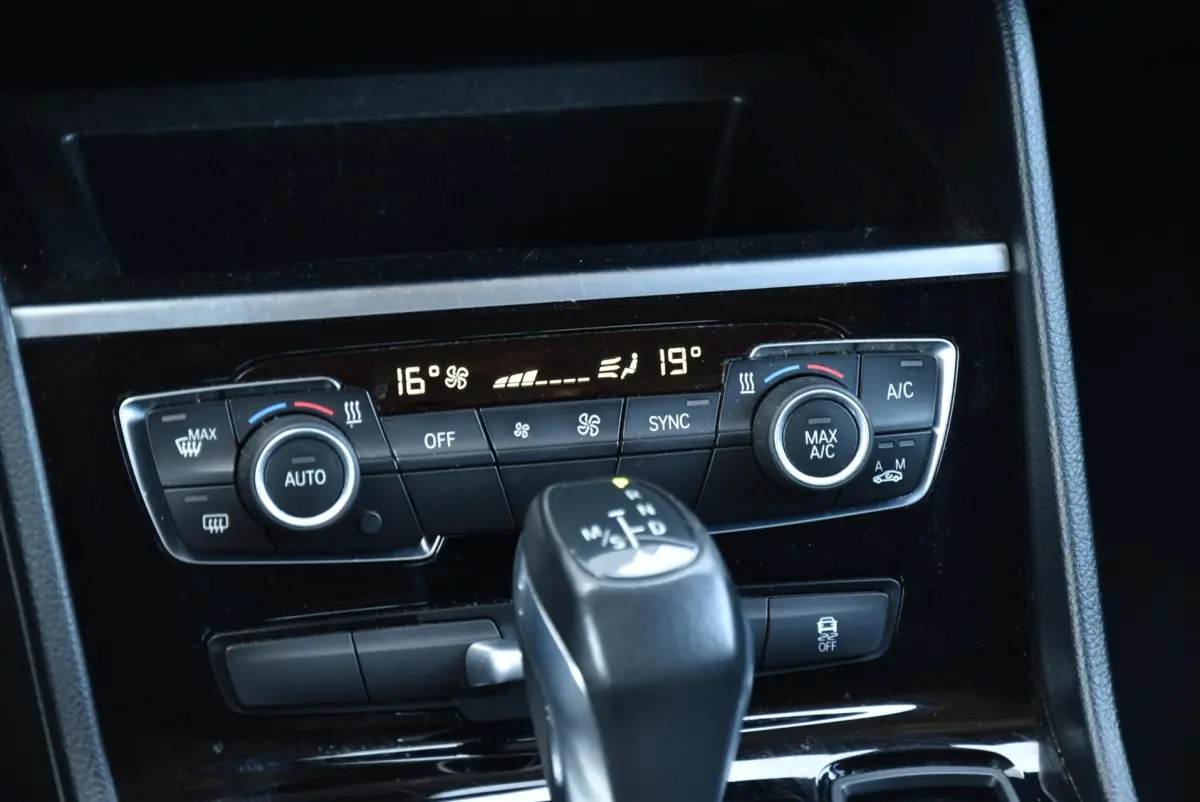 2 Serie Active Tourer 218i | Cruise | Climate | Trekhaak |