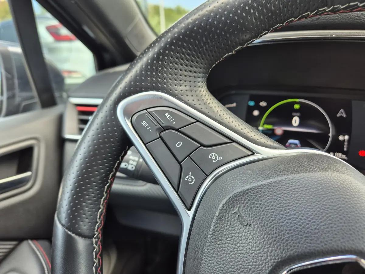 Clio 1.6 E-Tech Hybrid 140 R.S. Line Camera, Navigatie, All Season banden, Sportinterieur, Apple/Android
