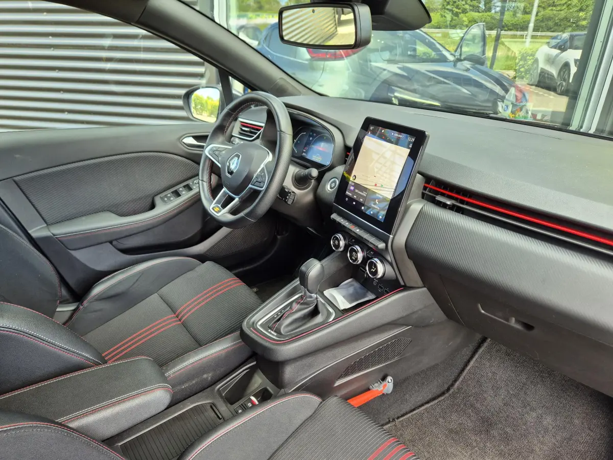 Clio 1.6 E-Tech Hybrid 140 R.S. Line Camera, Navigatie, All Season banden, Sportinterieur, Apple/Android