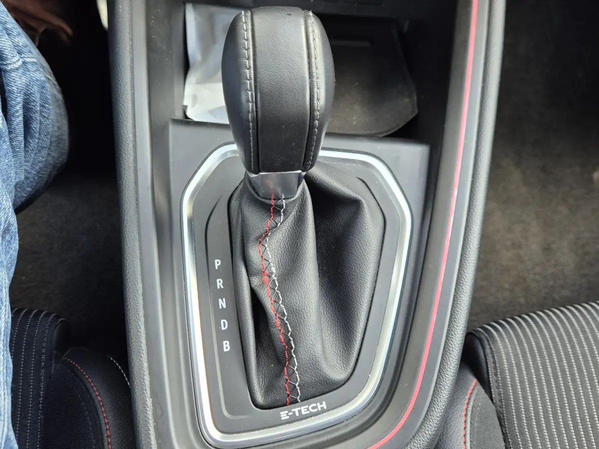Clio 1.6 E-Tech Hybrid 140 R.S. Line Camera, Navigatie, All Season banden, Sportinterieur, Apple/Android